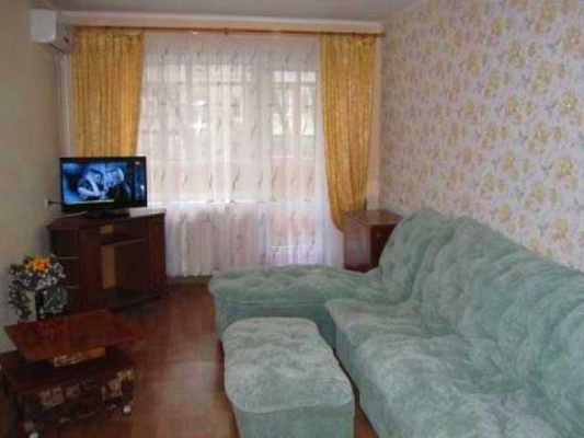 Двухкомнатная квартира посуточно в Керчи, ул. Кирова, 67