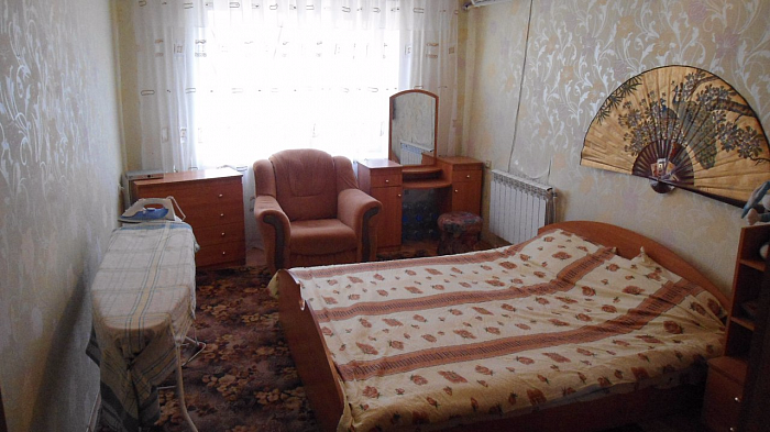 Трехкомнатная квартира посуточно в Очакове, ул. Строителей, 31
