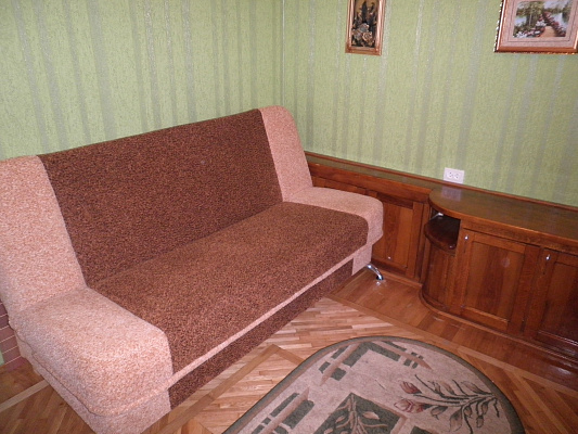 Однокомнатная квартира посуточно в Алуште, ул. Красноармейская, 1