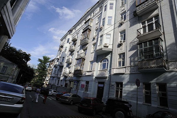 Трехкомнатная квартира посуточно в Киеве, Шевченковский район, пер. Михайловский, 9А