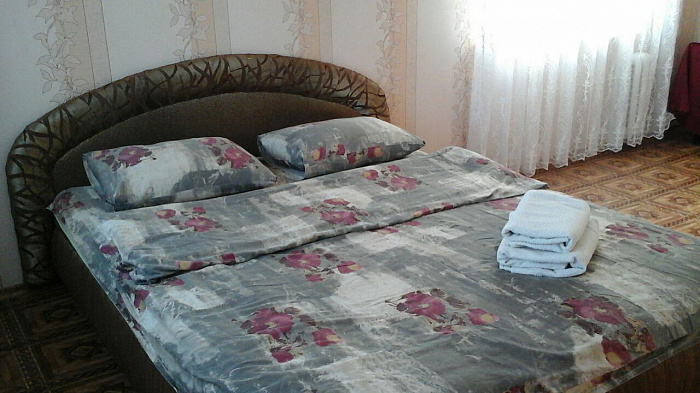 Двухкомнатная квартира посуточно в Белой Церкви, ул. Курсовая, 3а