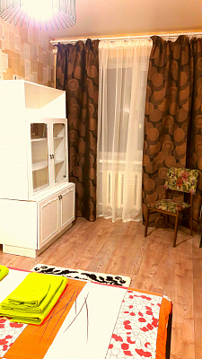 Трехкомнатная квартира посуточно в Чернигове, Новозаводской район, ул. Ивана Мазепы, 25