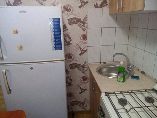 Однокомнатная квартира посуточно в Новомосковске, пл. Героев, 2