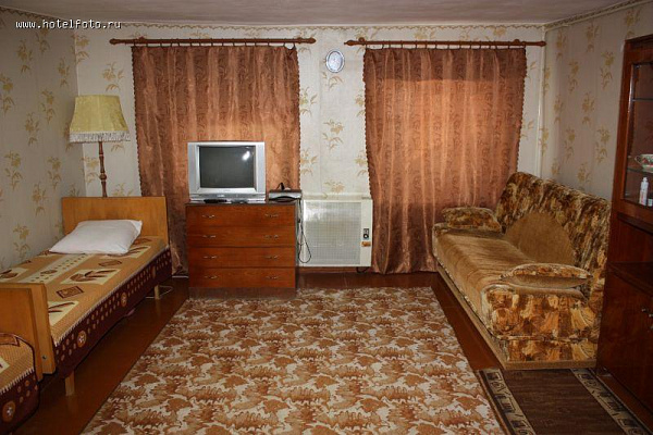 Двухкомнатная квартира посуточно в Евпатории, ул. Тучина, 33