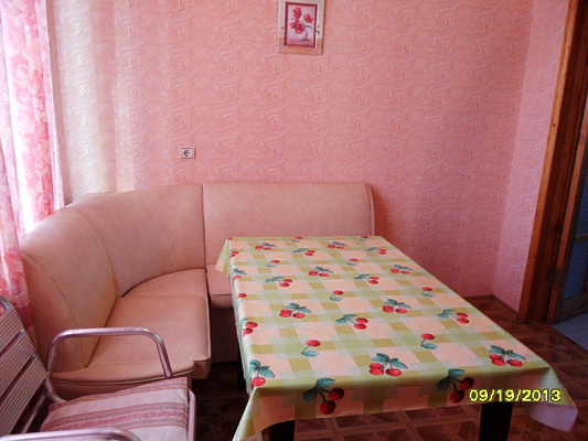 Двухкомнатная квартира посуточно в Евпатории, пер. Лукичева, 3