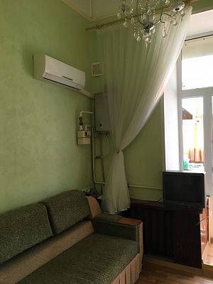 Однокомнатная квартира посуточно в Феодосии, ул. Земская, 2