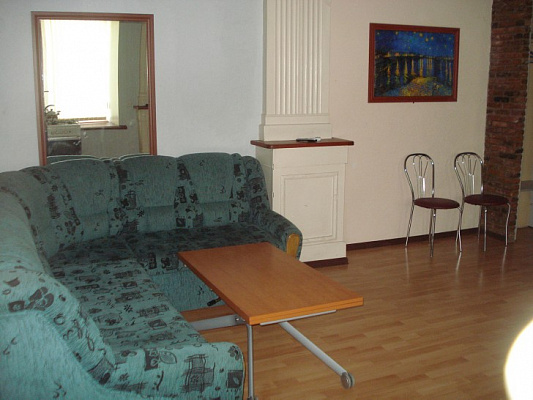 Трехкомнатная квартира посуточно в Керчи, ул. Свердлова, 44