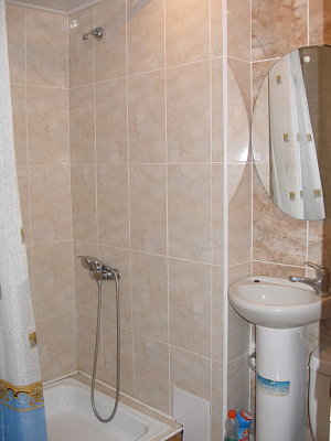 Однокомнатная квартира посуточно в Керчи, ул. Кирова, 3