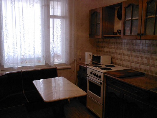 Двухкомнатная квартира посуточно в Евпатории, ул. Ленина, 3