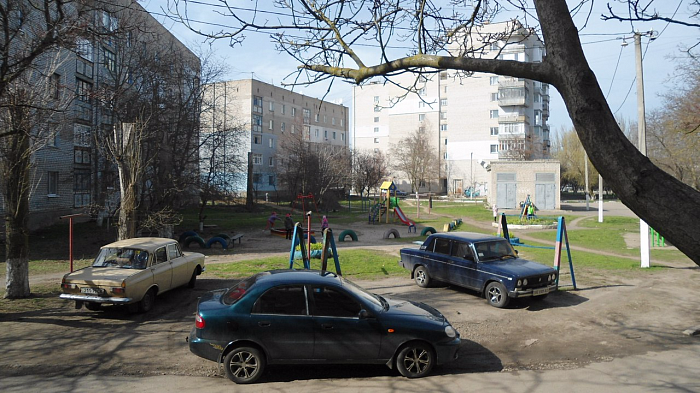 Трехкомнатная квартира посуточно в Очакове, ул. Строителей, 31