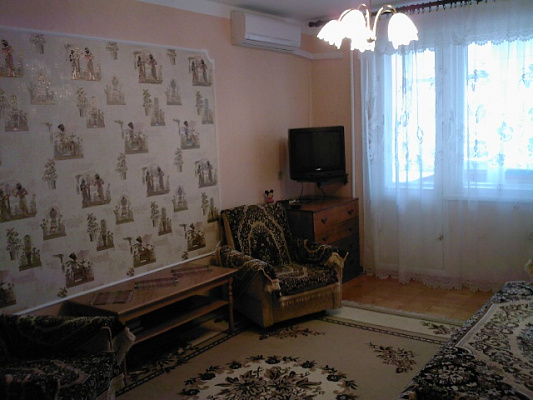 Двухкомнатная квартира посуточно в Евпатории, ул. Ленина, 3