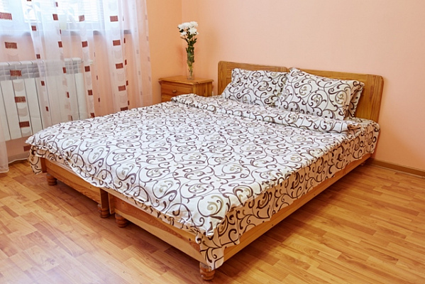 Однокомнатная квартира посуточно в Ровно, ул. Жукова, 21б