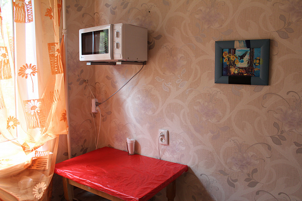 Двухкомнатная квартира посуточно в Керчи, ул. Кирова, 67