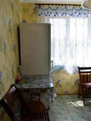 Двухкомнатная квартира посуточно в Керчи, ул. Комарова, 2