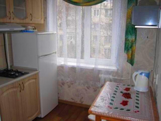 Двухкомнатная квартира посуточно в Керчи, ул. Кирова, 67