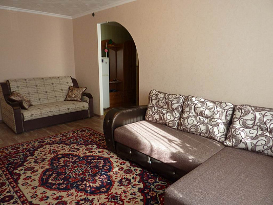 Двухкомнатная квартира посуточно в Черноморском, ул. Кирова, 77