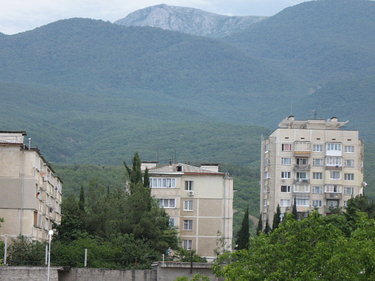 Двухкомнатная квартира посуточно в Алуште, ул. 60 лет СССР, 8