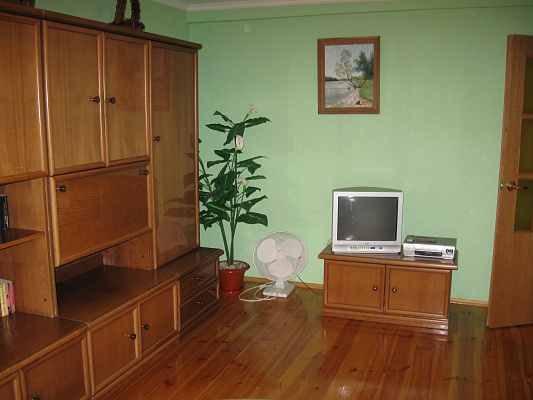 Трехкомнатная квартира посуточно в Партените, ул. Парковая, 6