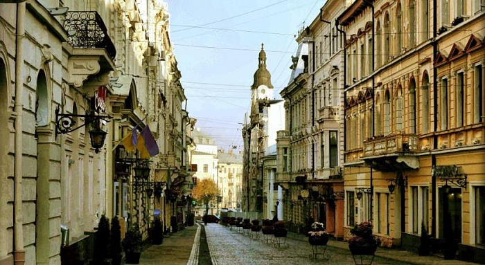 Четырехкомнатная квартира посуточно в Черновцах, Шевченковский район, ул. Симовича, 5